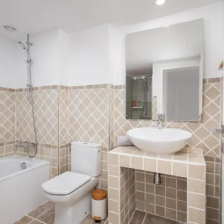 Beautiful 1 Bed Duplex Penthouse With Views Rdr327 Apartment *